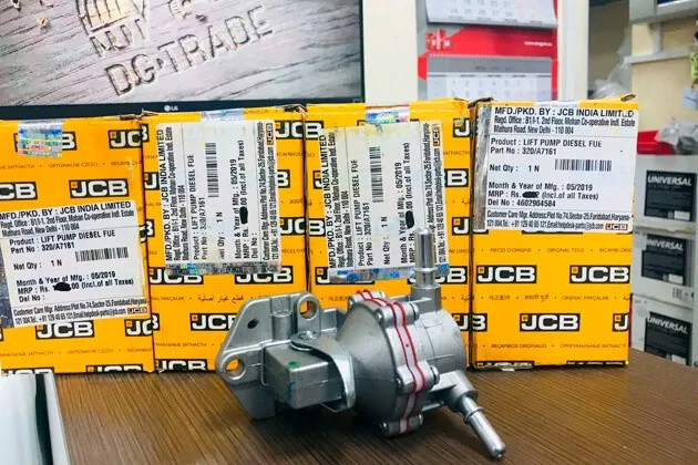 Большое поступление оригинальных натяжных роликов и насосов подкачки топлива JCB